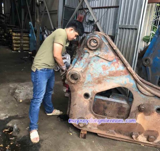 CÁCH VẬN HÀNH VÀ BẢO DƯỠNG BÚA ĐẬP THỦY LỰC 3 CÁCH VẬN HÀNH VÀ BẢO DƯỠNG BÚA ĐẬP THỦY LỰC Búa phá đá | Búa Thủy Lực