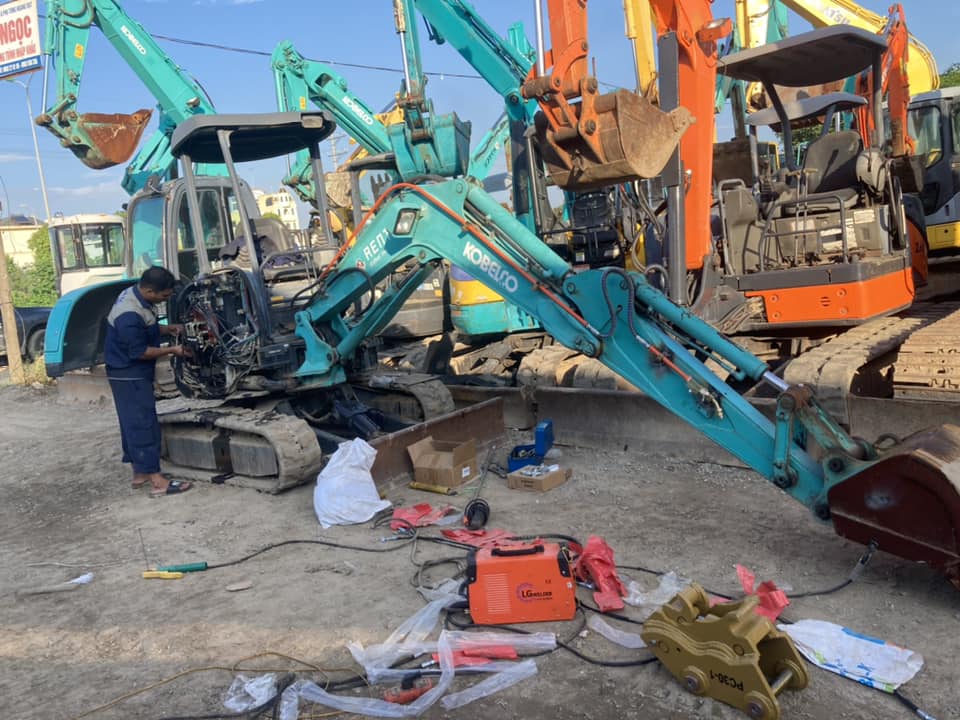 Sửa chữa, lắp đặt búa phá đá thủy lực