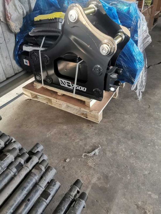 BÚA PHÁ ĐÁ NB7500 2 Búa phá đá NB7500